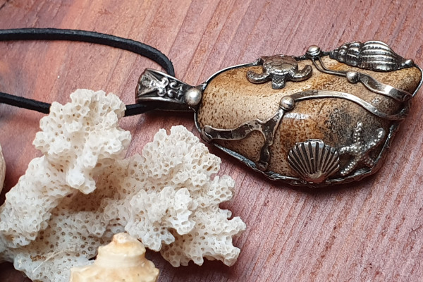 Náhrdelník - Podmořský svět - autorský  cínovaný šperk s Jaspisem